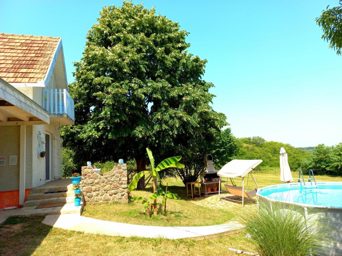 Honey Hill Apartment Fruska Gora Cerevic Bagian luar foto