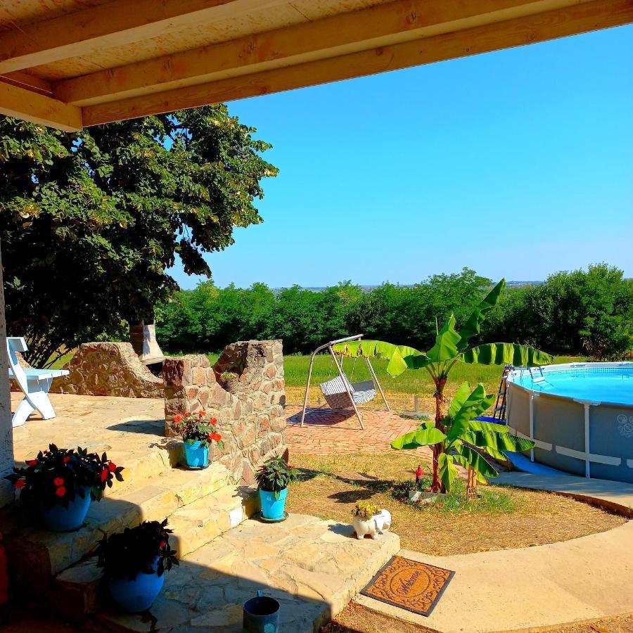 Honey Hill Apartment Fruska Gora Cerevic Bagian luar foto