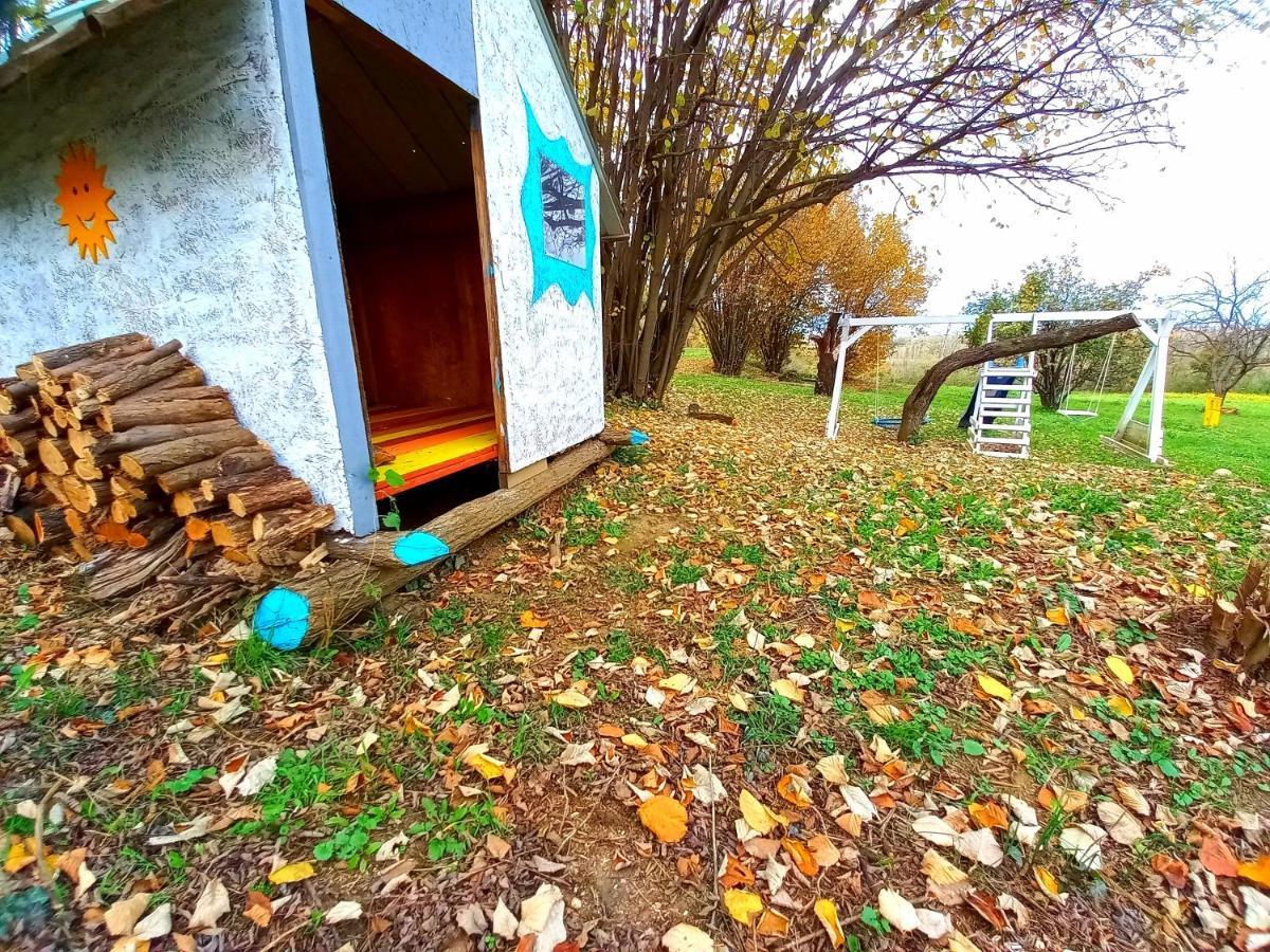 Honey Hill Apartment Fruska Gora Cerevic Bagian luar foto