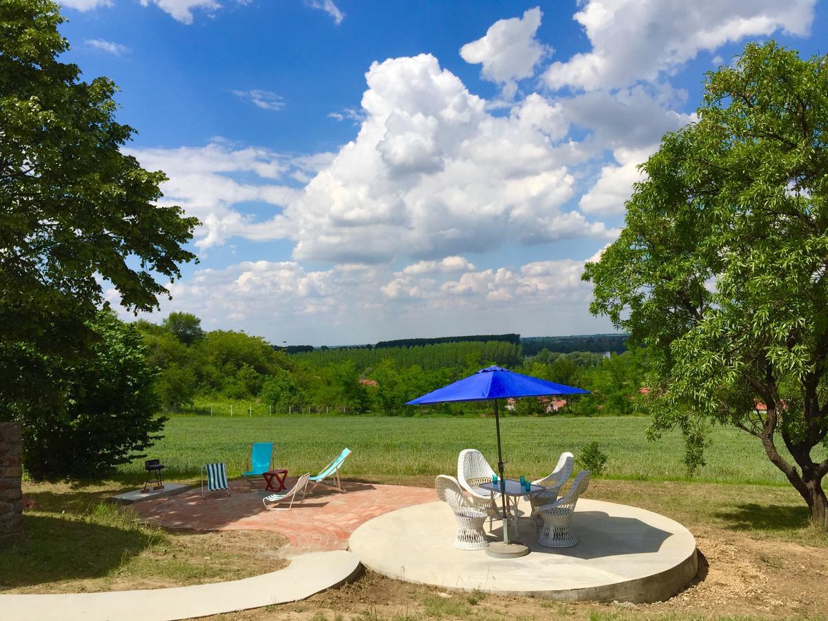 Honey Hill Apartment Fruska Gora Cerevic Bagian luar foto